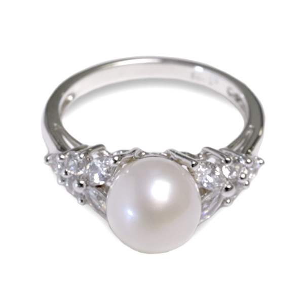 Clean Pearl Ring